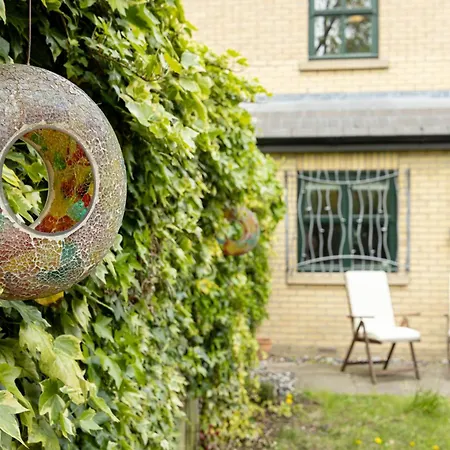 Luxury Spacious 3-Bed City Oasis Just 10 Mins From Centre With Free Parking-3